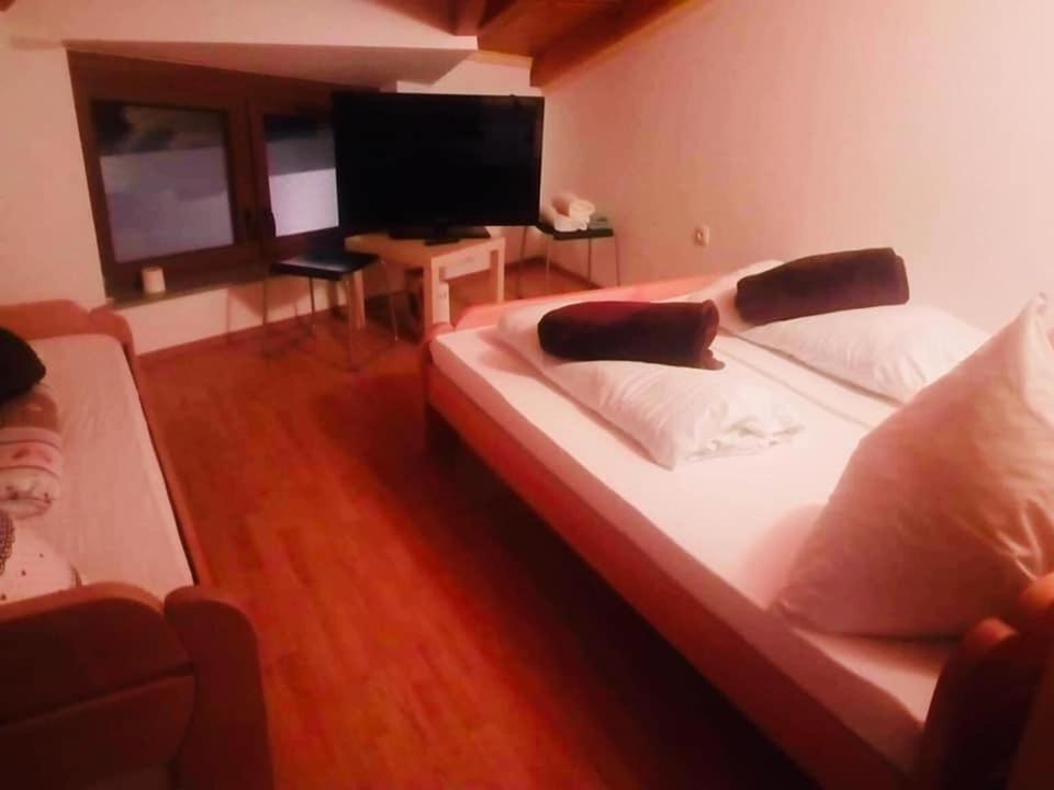 Omladinski Hotel Rostovo Bugojno Buitenkant foto